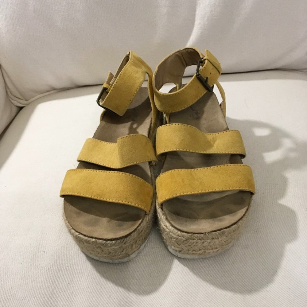 Universal Thread Platform Sandal's - Picture 2 of 6